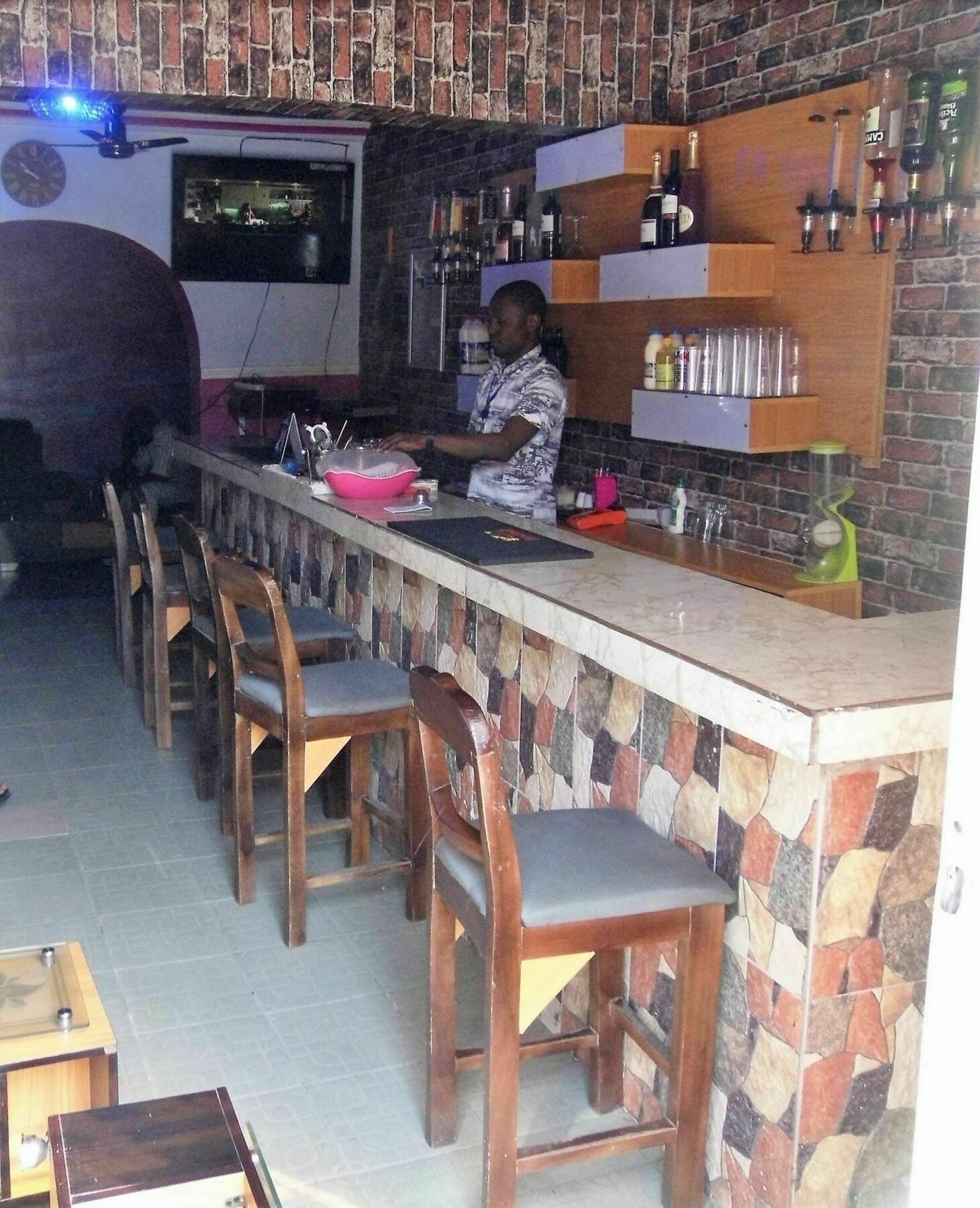 Legendary Inn & Lounge Bale Akiosi Luaran gambar