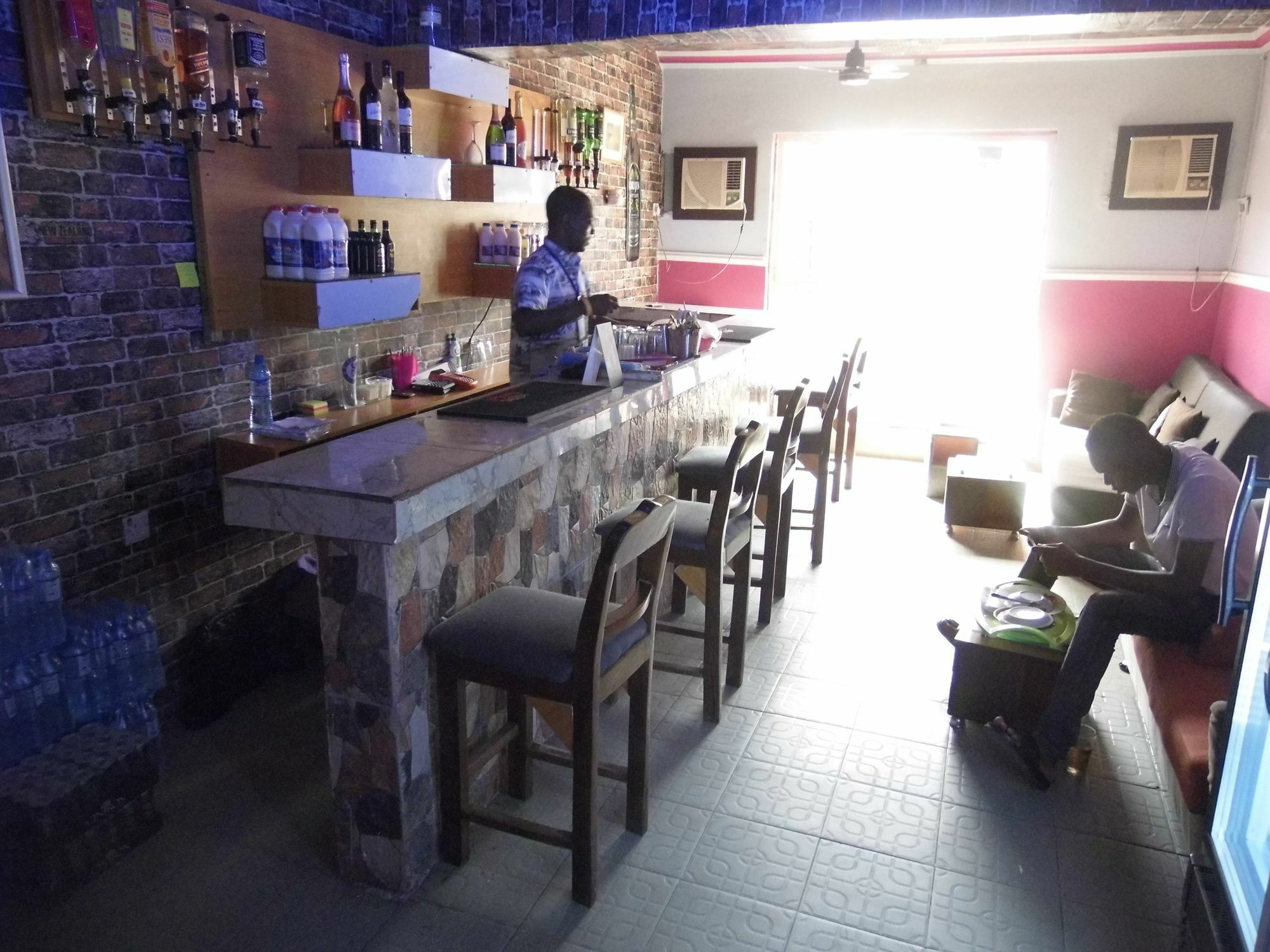 Legendary Inn & Lounge Bale Akiosi Luaran gambar